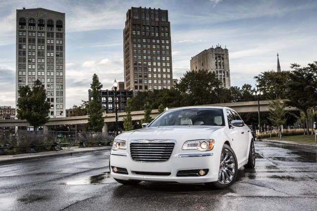 2013 Chrysler 300 Motown (6).jpg